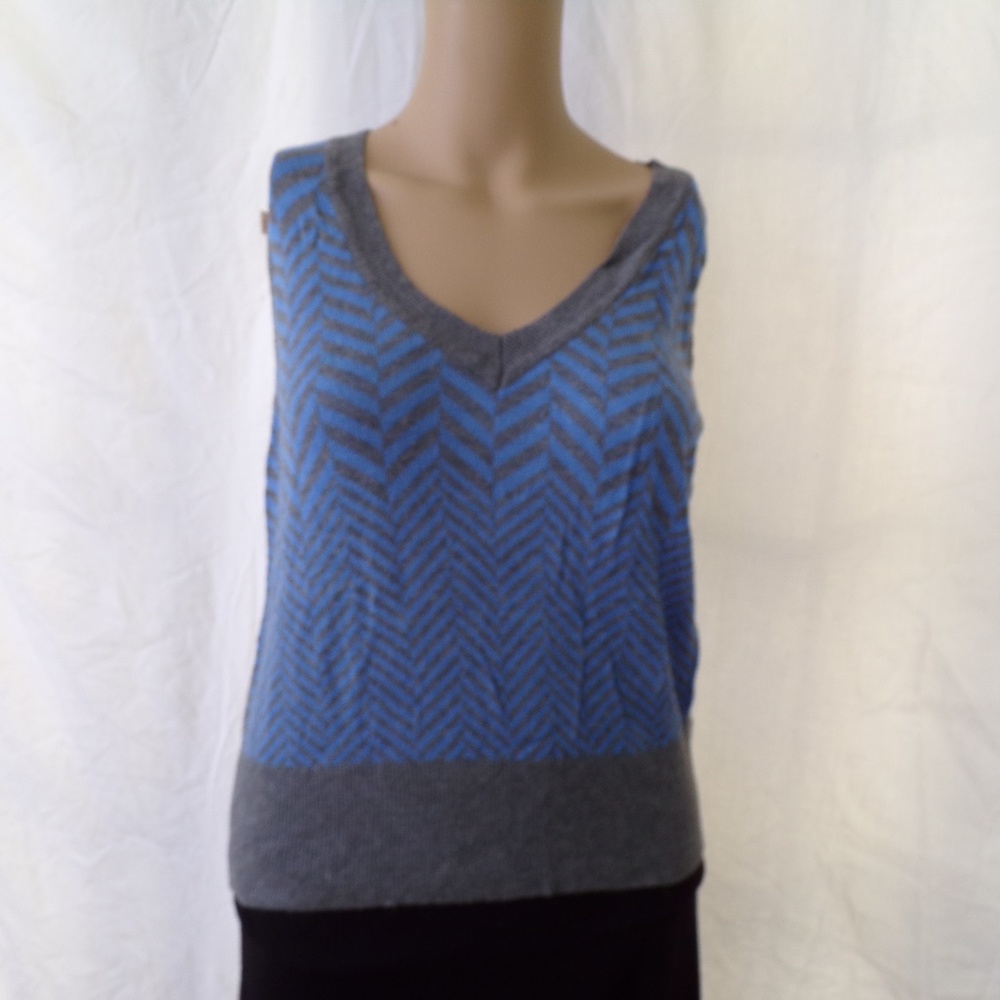2/20 sleeveless sweater